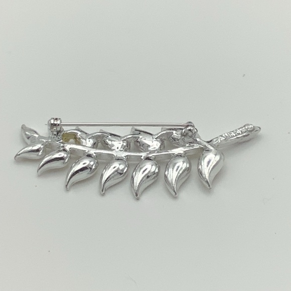 Sarah Coventry Rhinestone Leaf Shaped Brooch - Picture 4 of 5